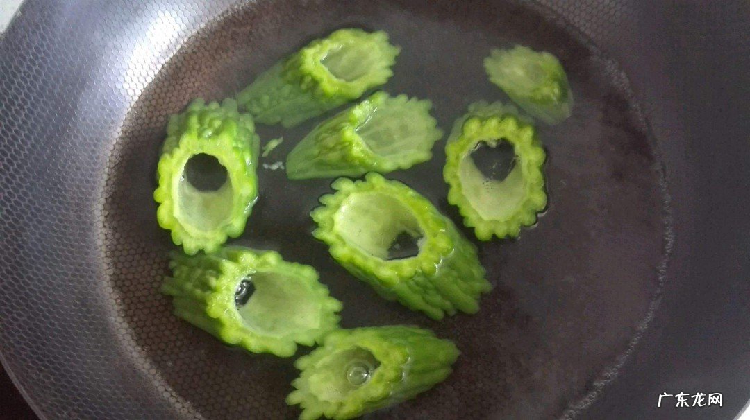 苦瓜炒蛋要不要焯水