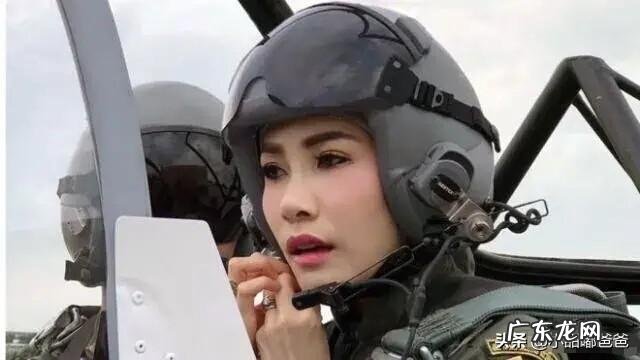 泰国王室的诗尼娜贵妃是因为什么原因被泰王玛哈·哇集拉隆功给废除了的?