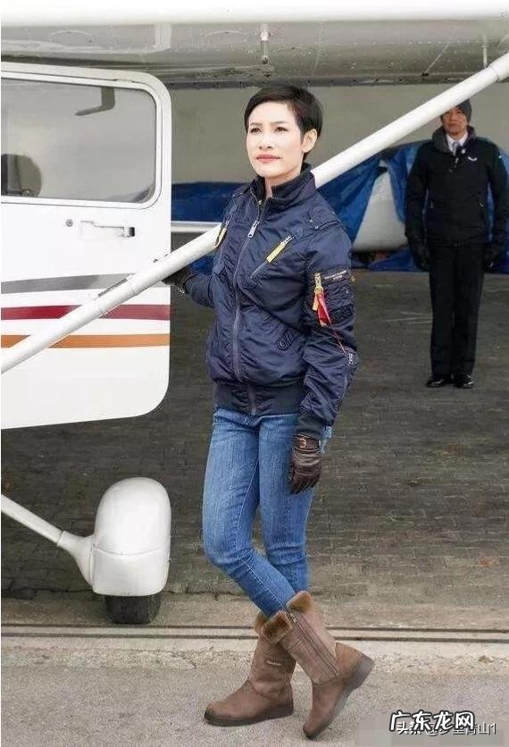 泰国王室的诗尼娜贵妃是因为什么原因被泰王玛哈·哇集拉隆功给废除了的？