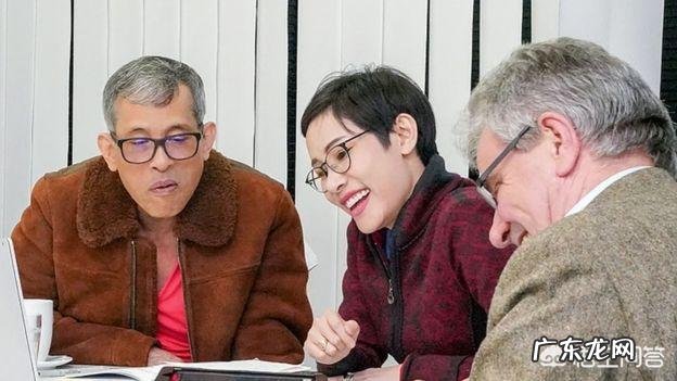 泰国王室的诗尼娜贵妃是因为什么原因被泰王玛哈·哇集拉隆功给废除了的?