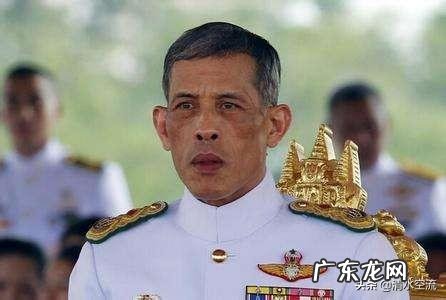 泰国王室的诗尼娜贵妃是因为什么原因被泰王玛哈·哇集拉隆功给废除了的？