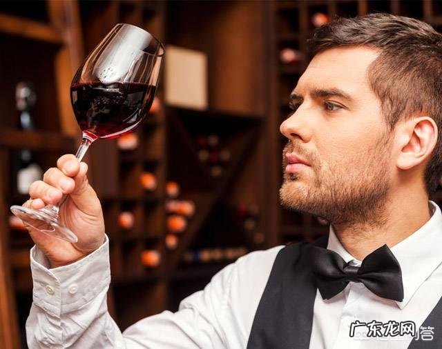 世界著名品酒师是如何判断一款红酒的品质?