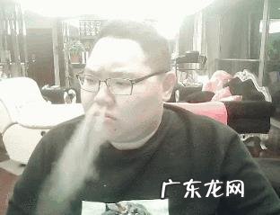 PDD尚未开播先被超管警告,原因是“衣着暴露”,网友调侃骚猪过分了,你有何看法?