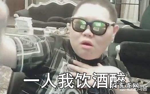 PDD尚未开播先被超管警告,原因是“衣着暴露”,网友调侃骚猪过分了,你有何看法?