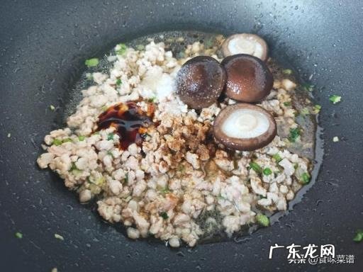 西兰花的家常做法简单好吃,西兰花香菇家常做法