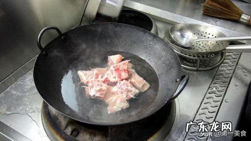 炖排骨的家常做法都要什么食材,用什么食材炖排骨最好