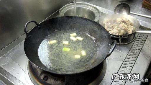 炖排骨的家常做法都要什么食材,用什么食材炖排骨最好