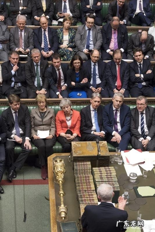 英国600万人请愿停止脱欧进程，而英政府回应一定确保脱欧。为何政府敢违背百姓意志？