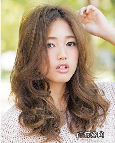 圆脸女生适合直发还是卷发?