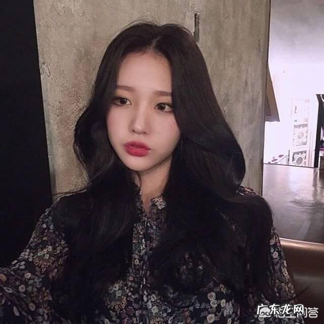 圆脸女生适合直发还是卷发?