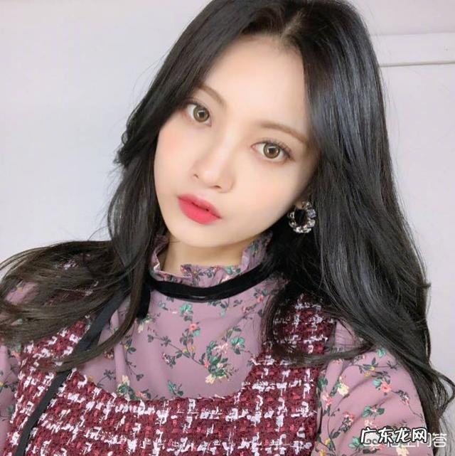 圆脸女生适合直发还是卷发?