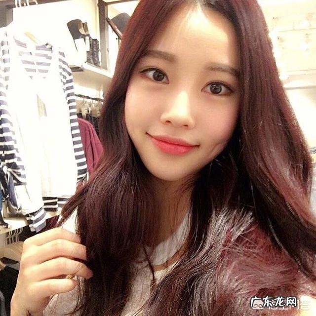 圆脸女生适合直发还是卷发?