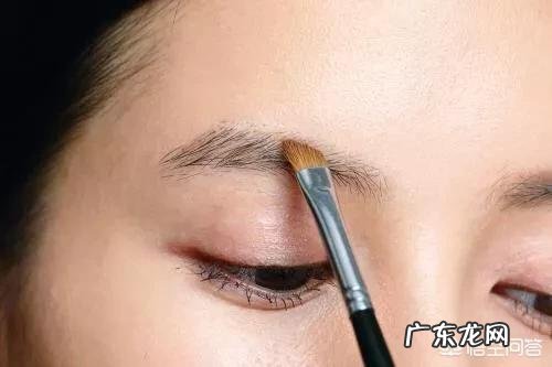 眉笔和眉粉哪个更自然?每天画眉需要卸妆吗?