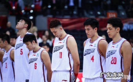 今晚CBA比赛前都进行了吉喆的默哀仪式,这是表达CBA的联赛人性化吗?