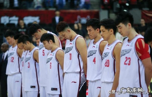 今晚CBA比赛前都进行了吉喆的默哀仪式，这是表达CBA的联赛人性化吗？