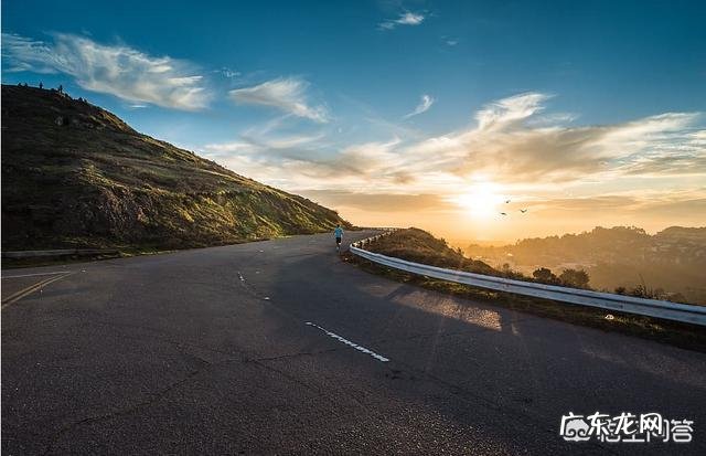 别人恭喜我儿子考上大学我该怎么回复别人？