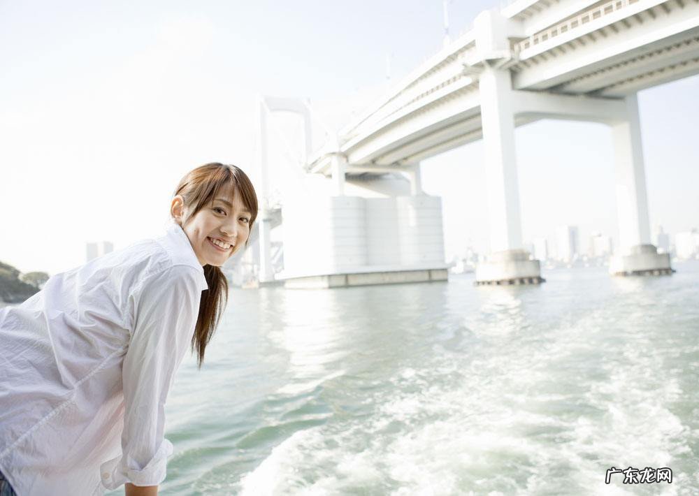 和朋友开心游玩的心情短语