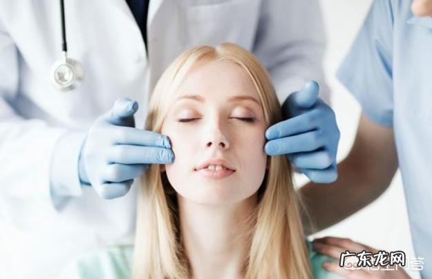 脸上的红痘印怎么才能消除?用护肤品可以消掉吗?