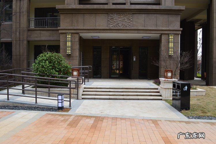 在农村人的眼里 农村家里不装大门风水好吗