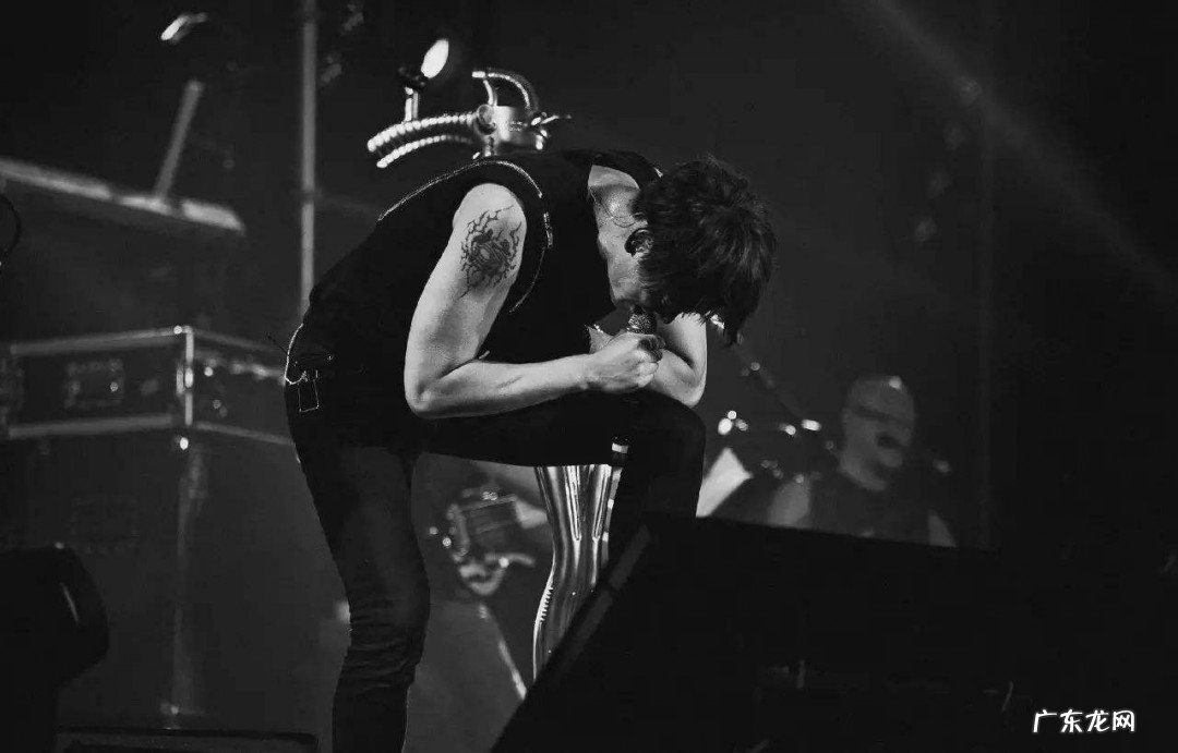 一首很伤感的情歌