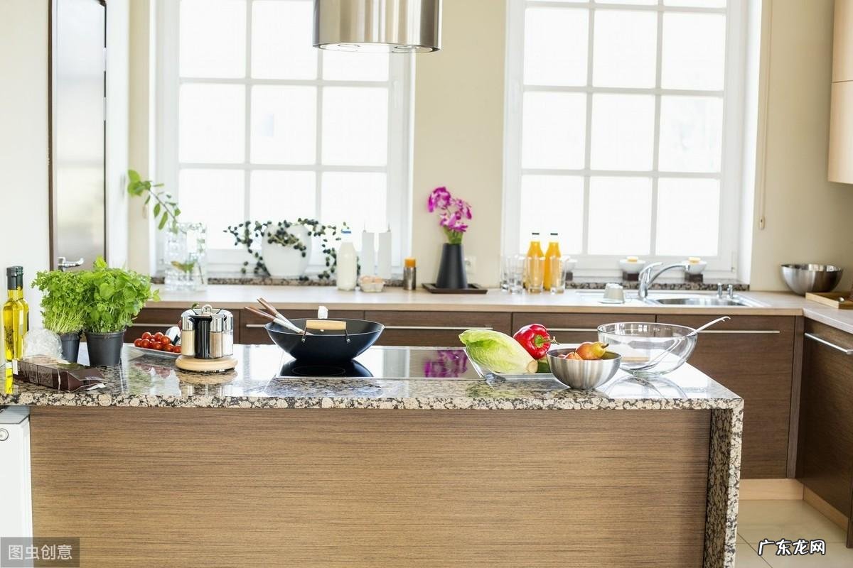 五行属火可以用水吗 风水用火好还是用水好呢