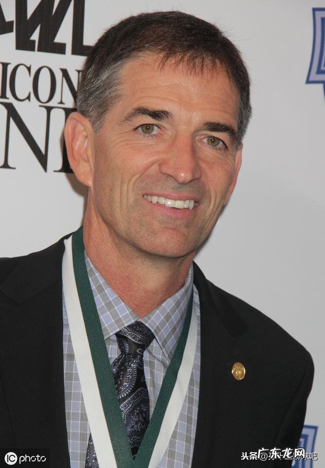 在NBA历史上，能称得上得分王，盖帽王，助攻王，抢断王，篮板王的运动员分别是谁？为什么？