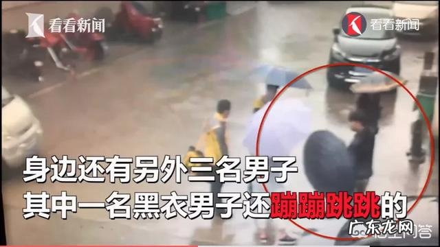 外卖小哥雨中送餐，车被偷了大哭，哭的是生活还是什么？