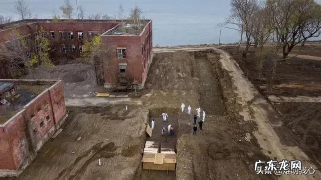 特朗普宣布“重启美国”计划,称疫情不严重的、符合标准的州甚至“明天就可以开放”,美国疫情到拐点了吗?