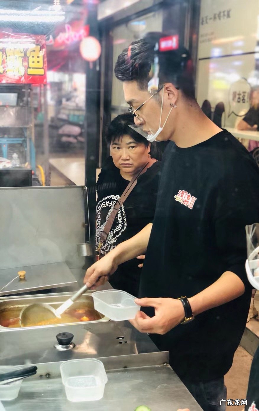 一个人摆地摊卖啥 一千块钱摆地摊卖什么好