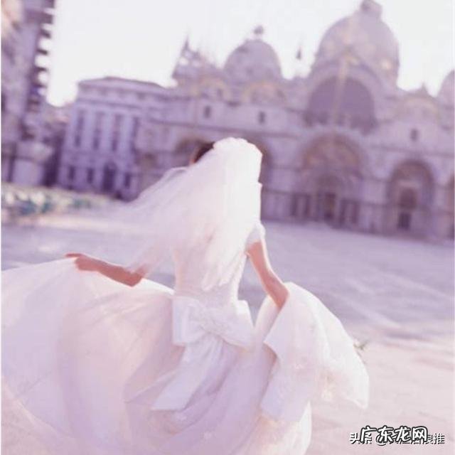 我是二婚喜欢一个二婚女人,她心里有别人为什么还愿意和我在一起?