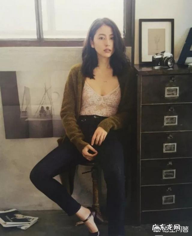 脸圆脸大的人适合什么发型?