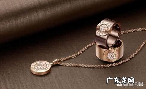 什么样的首饰适合搭配礼服?