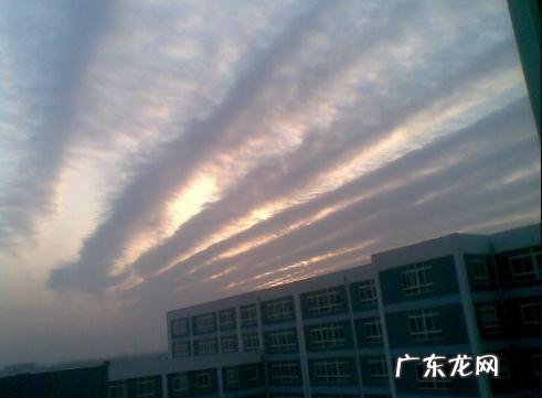 地震云：想让你害怕，只需要一个低级的心理把戏 飞机拉线是怎么回事