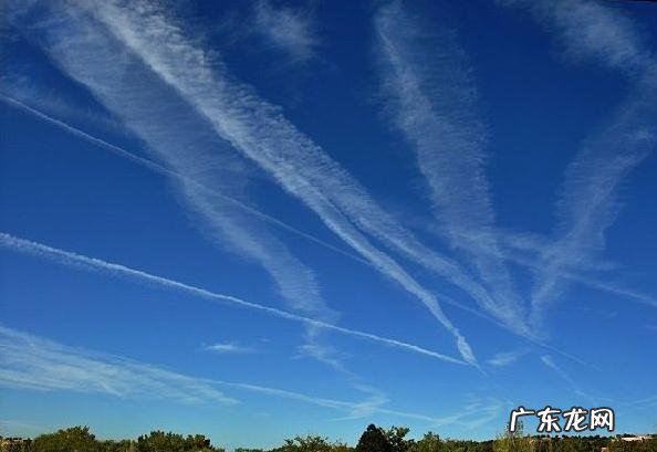 地震云：想让你害怕，只需要一个低级的心理把戏 飞机拉线是怎么回事