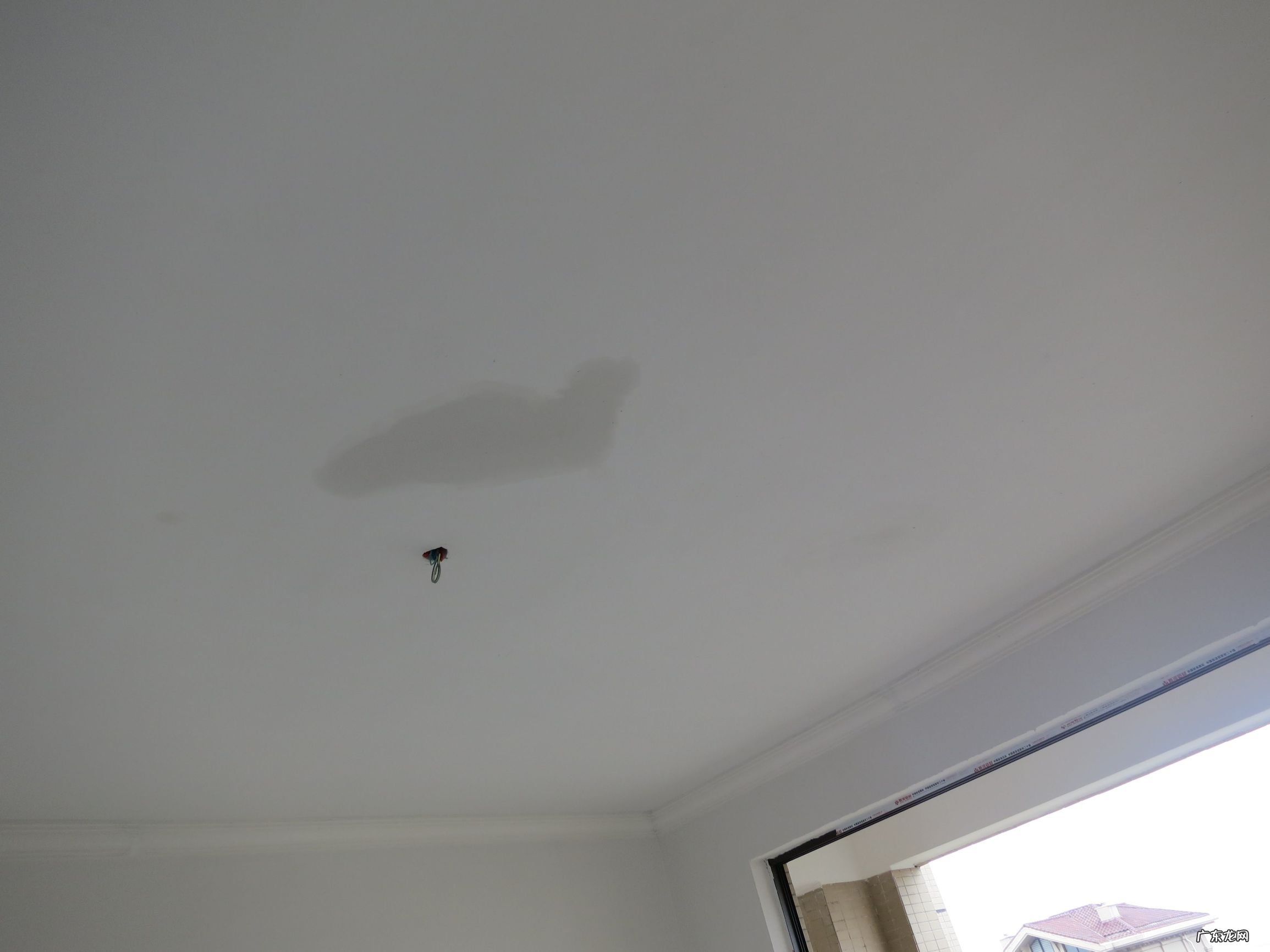 新房装修要避开四个触霉头的事 家里住顶层阳台棚顶漏水风水