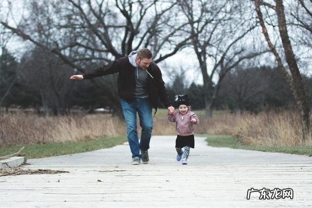 到底学步车要不要给宝宝用呢,多大用,怎么用才有利?