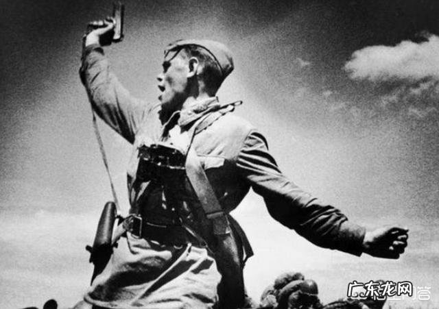 万岁冲锋和乌拉冲锋哪个更厉害？