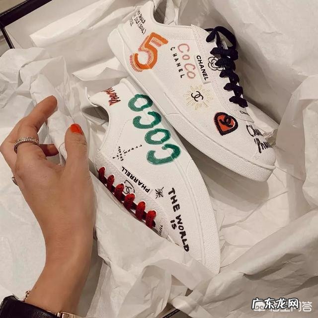 什么牌子的小白鞋既好看又好穿?