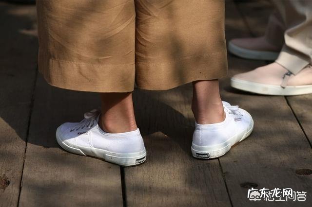 什么牌子的小白鞋既好看又好穿?