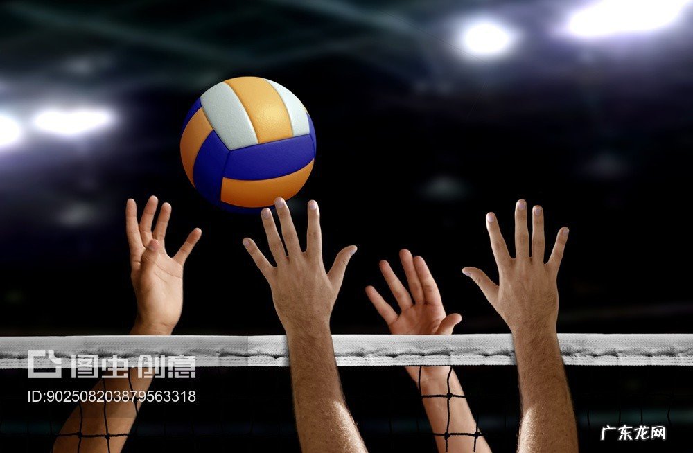 在排球比赛中可以用脚踢球吗