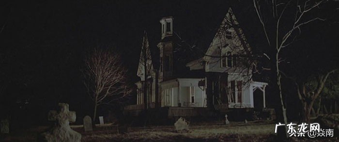 闹鬼的房屋的特征 看风水说屋顶有两小鬼