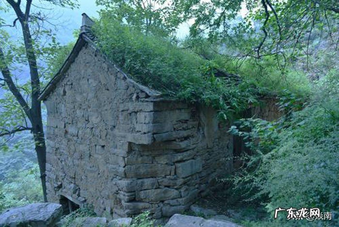 闹鬼的房屋的特征 看风水说屋顶有两小鬼