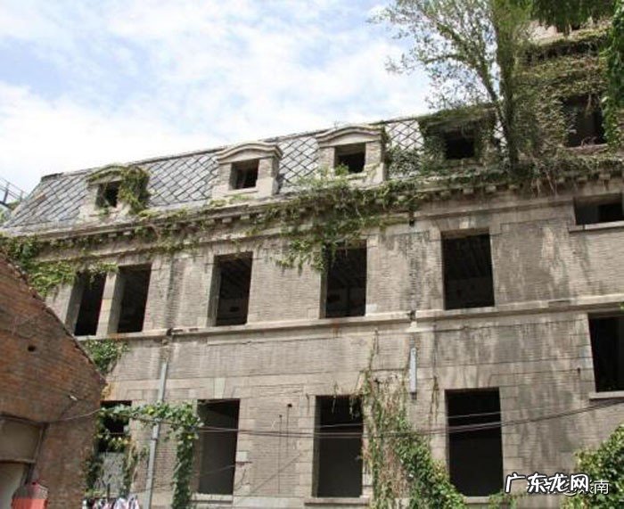 闹鬼的房屋的特征 看风水说屋顶有两小鬼