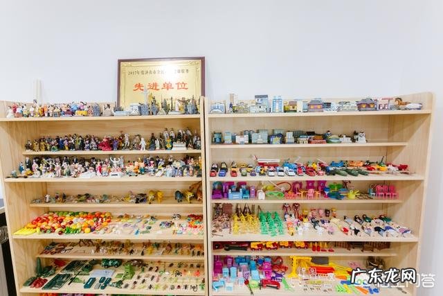 你怎么看在学校里设置心理健康教育中心?