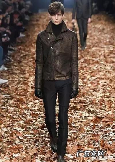 秋季男生该如何搭配穿衣?大衣和衬衫如何巧妙搭配?