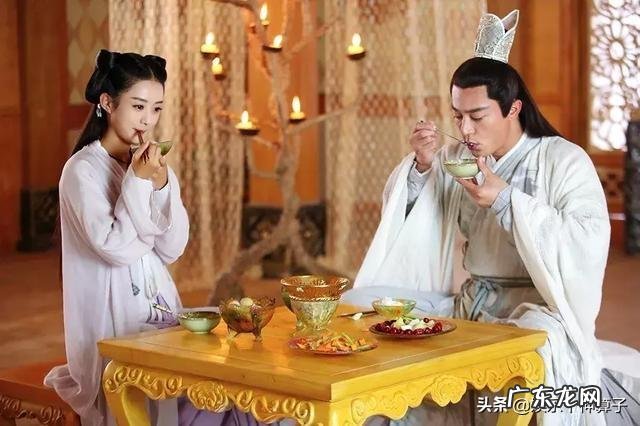 人民网发文批评《宸汐缘》“造型无新意、选角不合适、故事大杂烩”,对此你怎么看?