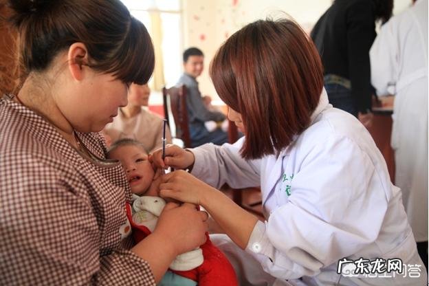 孩子每次去打疫苗,有免费的,可每次医生都推荐我们掏钱打,各位宝爸宝妈们有这种情况吗?