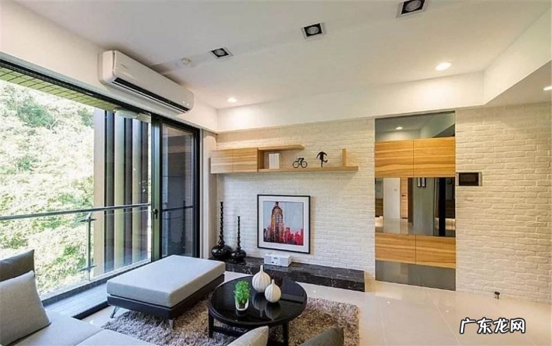 空调不要傻傻挂墙上了 墙上被看风水的打两个洞