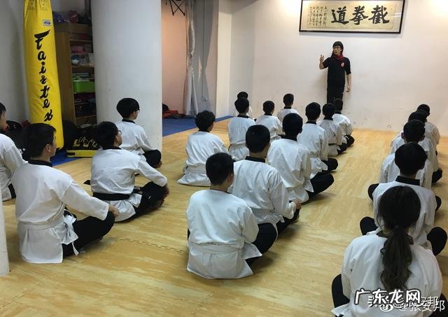 孩子想学跆拳道,一年学费3800感觉太贵了,我觉得不如领孩子去旅游,大家怎么看?