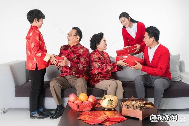 领导在某次大事中帮过你,你每年过年都会去送礼,如何做能不再去送礼?